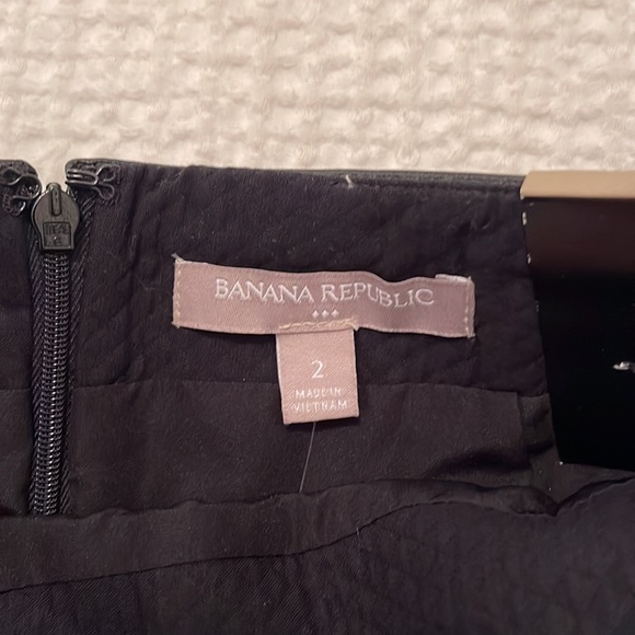 Banana Republic mini quilted skirt - Picture 2 of 4
